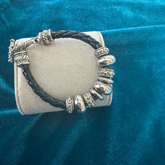 Braided leather bracelet - Picture 2 of 4